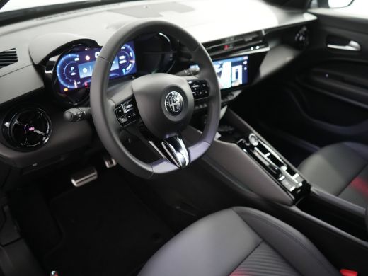 Alfa Romeo Junior Elettrica Speciale 54 kWh 156pk | Vol-Leder | Elektr. Stoelen | Techno Pack | Adaptive Cruise | L... ActivLease financial lease