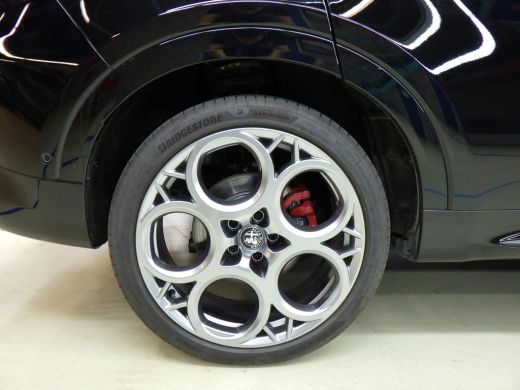 Alfa Romeo Tonale PHEV Veloce+ 280pk | Schuif-/Kanteldak | Vol-Leder | 20" | Premium Pack | Technology Pack | ActivLease financial lease