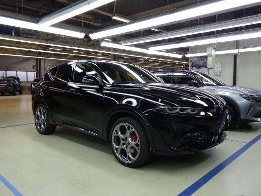 Alfa Romeo Tonale PHEV Veloce+ 280pk | Schuif-/Kanteldak | Vol-Leder | 20" | Premium Pack | Technology Pack | ActivLease financial lease