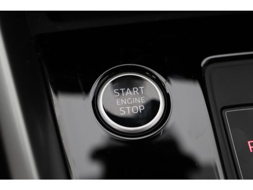 Audi A3 Sportback 30 TFSI Business edition | Aluminium delen exterieur | Apple Carplay/Android Auto|telef... ActivLease financial lease