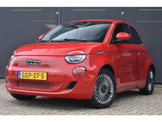 Fiat 500e 42kWh 3 Fase | Comfort + Style Pack | Navigatie | Stoelverwarming | Dodehoek-Detectie | Achteruit... Fiat 500e 42kWh 3 Fase | Comfort + Style Pack | Navigatie | Stoelverwarming | Dodehoek-Detectie | Achteruit...