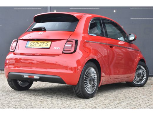 Fiat 500e 42kWh 3 Fase | Comfort + Style Pack | Navigatie | Stoelverwarming | Dodehoek-Detectie | Achteruit... ActivLease financial lease