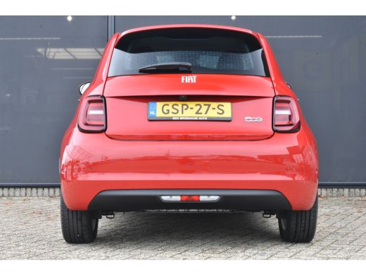 Fiat 500e 42kWh 3 Fase | Comfort + Style Pack | Navigatie | Stoelverwarming | Dodehoek-Detectie | Achteruit... ActivLease financial lease