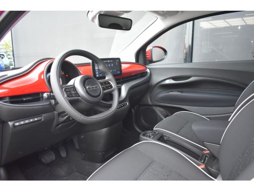 Fiat 500e 42kWh 3 Fase | Comfort + Style Pack | Navigatie | Stoelverwarming | Dodehoek-Detectie | Achteruit... ActivLease financial lease