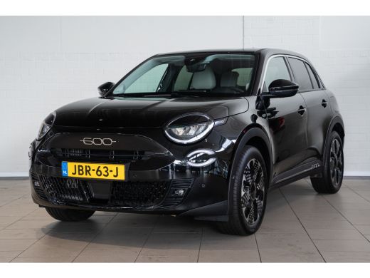 Fiat 600 1.2 Hybrid La Prima | Stoelverwarming | Camera | Navigatie | Parkeersensoren | Climate Controle |...