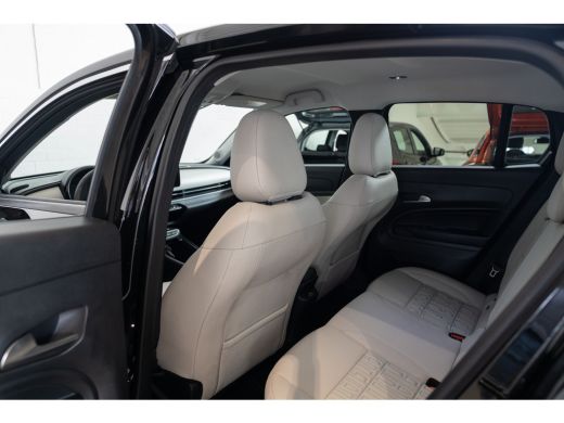 Fiat 600 1.2 Hybrid La Prima | Stoelverwarming | Camera | Navigatie | Parkeersensoren | Climate Controle |... ActivLease financial lease