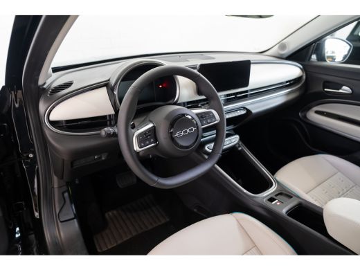 Fiat 600 1.2 Hybrid La Prima | Stoelverwarming | Camera | Navigatie | Parkeersensoren | Climate Controle |... ActivLease financial lease
