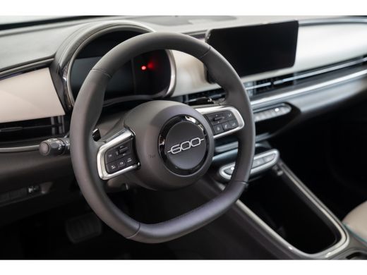 Fiat 600 1.2 Hybrid La Prima | Stoelverwarming | Camera | Navigatie | Parkeersensoren | Climate Controle |... ActivLease financial lease