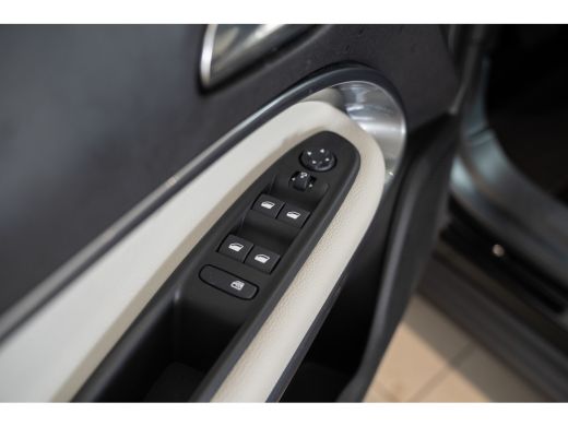 Fiat 600 1.2 Hybrid La Prima | Stoelverwarming | Camera | Navigatie | Parkeersensoren | Climate Controle |... ActivLease financial lease