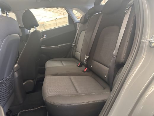 Hyundai Kona 1.0 T-GDI Stuur/Stoelverwarming | Carplay | Parkeersensoren | Camera | Digitaal Dashboard | 16" L... ActivLease financial lease
