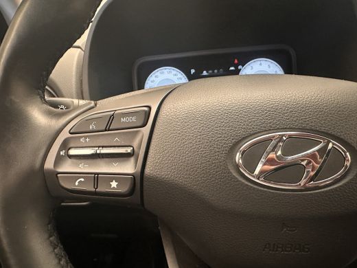 Hyundai Kona 1.0 T-GDI Stuur/Stoelverwarming | Carplay | Parkeersensoren | Camera | Digitaal Dashboard | 16" L... ActivLease financial lease