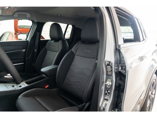 Jeep Avenger Summit 54 kWh | Warmtepomp | Elektrische Achterklep | Camera | Winter pack | Keyless | Climate Co... ActivLease financial lease