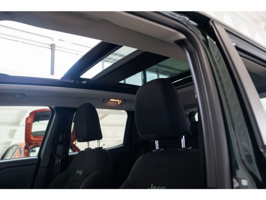 Jeep Renegade 4xe 240 Plug-in Hybrid Electric The North Star | Panoramadak | Stoelverwarming | Camera | Climate... ActivLease financial lease