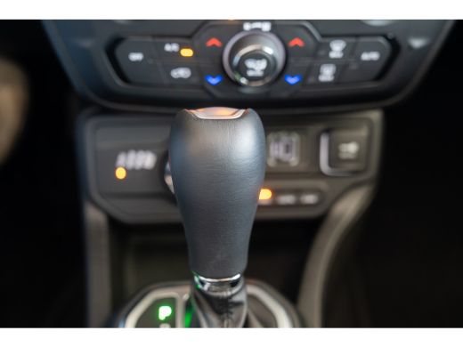 Jeep Renegade 4xe 240 Plug-in Hybrid Electric The North Star | Panoramadak | Stoelverwarming | Camera | Climate... ActivLease financial lease