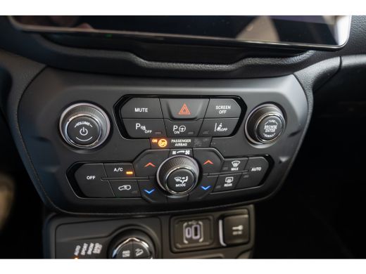 Jeep Renegade 4xe 240 Plug-in Hybrid Electric The North Star | Panoramadak | Stoelverwarming | Camera | Climate... ActivLease financial lease