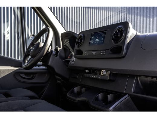 Mercedes-Benz Sprinter 314 CDI L3 Bakwagen met laadklep | Automaat | Mbux | Carplay | Camera | Navigatie | Climate | Cru... ActivLease financial lease