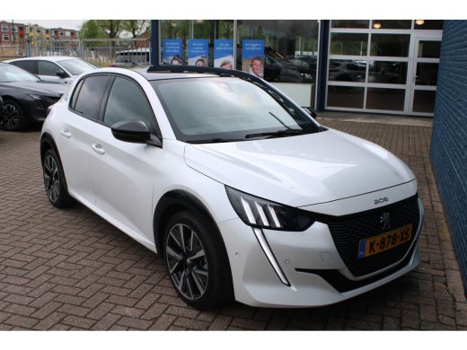 Peugeot 208 1.2 PureTech GT | Navigatie | Camera | Panoramadak | Parelmoer | 39.000km | ActivLease financial lease