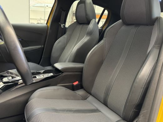 Peugeot 208 1.2 PureTech GT Panorama Dak | Camera | Digitaal Dashboard | Parkeersensoren Rondom | Climate | C... ActivLease financial lease