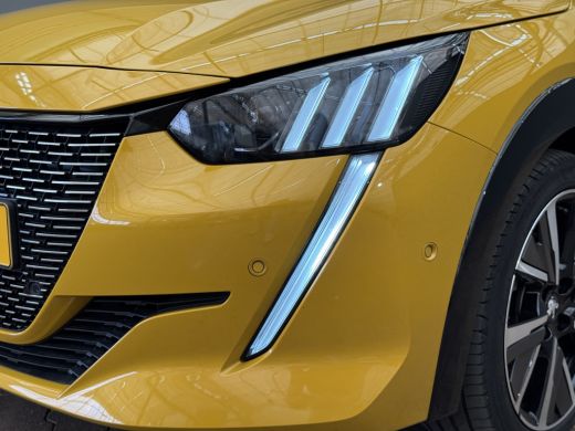 Peugeot 208 1.2 PureTech GT Panorama Dak | Camera | Digitaal Dashboard | Parkeersensoren Rondom | Climate | C... ActivLease financial lease