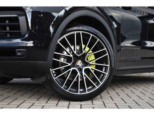 Porsche Cayenne 3.0 E-Hybrid 462pk | Panoramadak | Sport Chrono | 22'' RS Spyder Design | PASM | Orig. NL | ActivLease financial lease