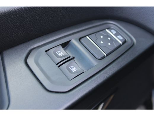 Renault Trafic L2 2.0 dCi 150 PK DUBBELE CABINE AUTOMAAT LEDER | ALARM | TV IN HOOFDSTEUNEN | CAMERA | GESTOFEER... ActivLease financial lease