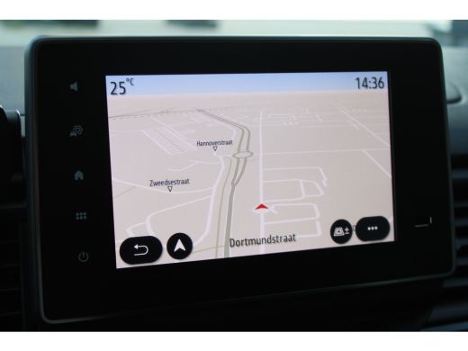 Renault Trafic L2 2.0 dCi 150 PK DUBBELE CABINE AUTOMAAT LEDER | ALARM | TV IN HOOFDSTEUNEN | CAMERA | GESTOFEER... ActivLease financial lease