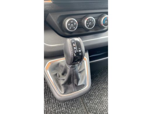 Renault Trafic L2 2.0 dCi 150 PK DUBBELE CABINE AUTOMAAT LEDER | ALARM | TV IN HOOFDSTEUNEN | CAMERA | GESTOFEER... ActivLease financial lease