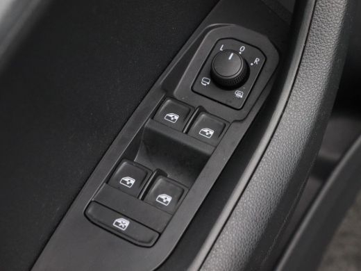 Skoda Karoq 1.0 TSi Ambition | Airco | Cruise Control | Carplay | Sensoren | Keyless | 16 Inch | 38.461 Km ActivLease financial lease