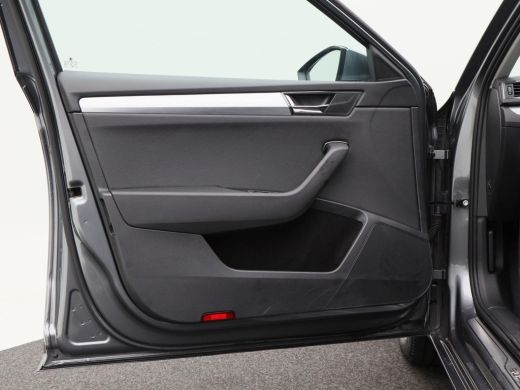 Skoda Superb Combi 1.4 TSI 218 Pk iV Business Edition Plus | Adaptive Cruise | Carplay | Sensoren | Stoel Verw... ActivLease financial lease