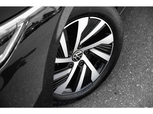 Volkswagen Golf 1.4 eHybrid Style | Carplay | Keyless | Adaptive cruise | ActivLease financial lease