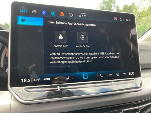 Volkswagen Golf Life Edition eHybrid | 'App-Connect' draadloze smartphone integratie | Achterbank in ongelijke de... ActivLease financial lease
