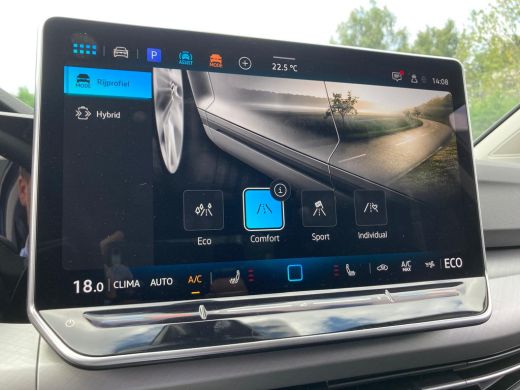 Volkswagen Golf Life Edition eHybrid | 'App-Connect' draadloze smartphone integratie | Achterbank in ongelijke de... ActivLease financial lease