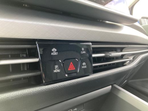 Volkswagen Golf Life Edition eHybrid | 'App-Connect' draadloze smartphone integratie | Achterbank in ongelijke de... ActivLease financial lease