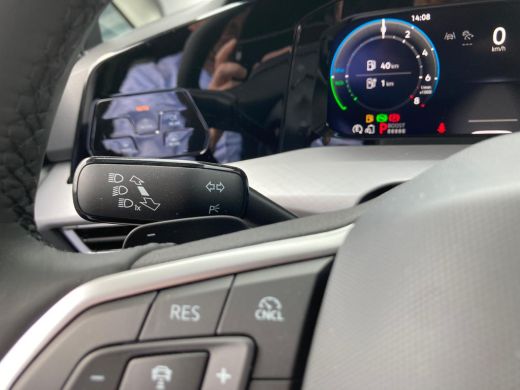 Volkswagen Golf Life Edition eHybrid | 'App-Connect' draadloze smartphone integratie | Achterbank in ongelijke de... ActivLease financial lease