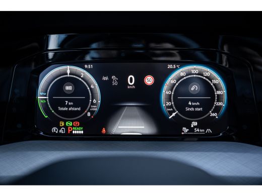 Volkswagen Golf Life Edition eHybrid | 'App-Connect' draadloze smartphone integratie | Achterbank in ongelijke de... ActivLease financial lease