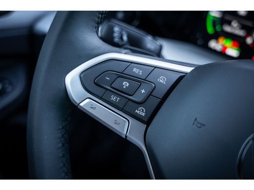 Volkswagen Golf Life Edition eHybrid | 'App-Connect' draadloze smartphone integratie | Achterbank in ongelijke de... ActivLease financial lease