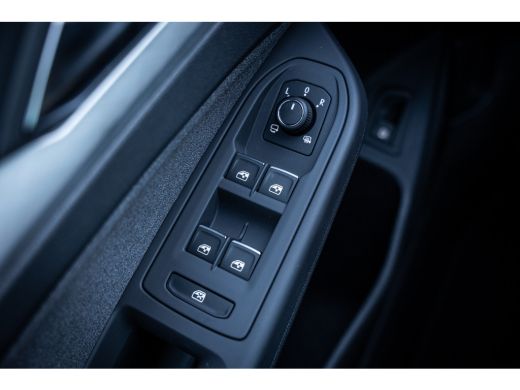 Volkswagen Golf Life Edition eHybrid | 'App-Connect' draadloze smartphone integratie | Achterbank in ongelijke de... ActivLease financial lease