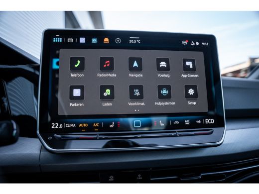 Volkswagen Golf Life Edition eHybrid | 'App-Connect' draadloze smartphone integratie | Achterbank in ongelijke de... ActivLease financial lease