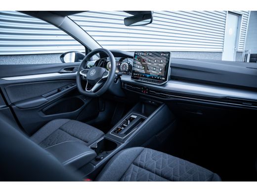 Volkswagen Golf Life Edition eHybrid | 'App-Connect' draadloze smartphone integratie | Achterbank in ongelijke de... ActivLease financial lease