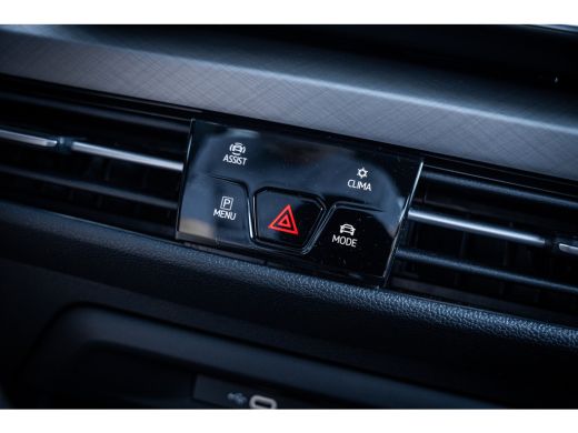 Volkswagen Golf Life Edition eHybrid | 'App-Connect' draadloze smartphone integratie | Achterbank in ongelijke de... ActivLease financial lease