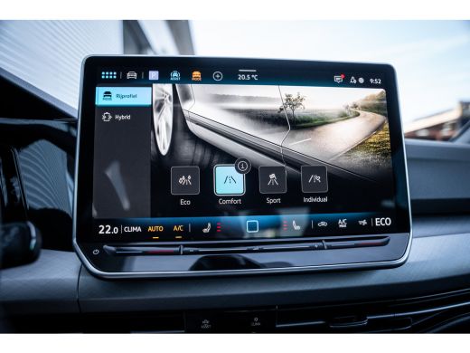 Volkswagen Golf Life Edition eHybrid | 'App-Connect' draadloze smartphone integratie | Achterbank in ongelijke de... ActivLease financial lease