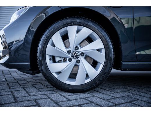 Volkswagen Golf Life Edition eHybrid | 'App-Connect' draadloze smartphone integratie | Achterbank in ongelijke de... ActivLease financial lease