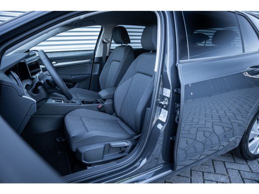 Volkswagen Golf Life Edition eHybrid | 'App-Connect' draadloze smartphone integratie | Achterbank in ongelijke de... ActivLease financial lease