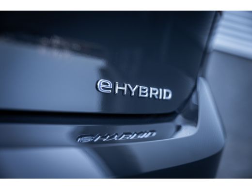 Volkswagen Golf Life Edition eHybrid | 'App-Connect' draadloze smartphone integratie | Achterbank in ongelijke de... ActivLease financial lease