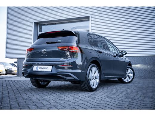 Volkswagen Golf Life Edition eHybrid | 'App-Connect' draadloze smartphone integratie | Achterbank in ongelijke de... ActivLease financial lease