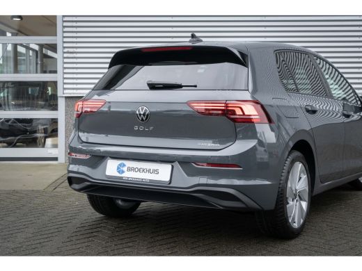 Volkswagen Golf Life Edition eHybrid | 'App-Connect' draadloze smartphone integratie | Achterbank in ongelijke de... ActivLease financial lease
