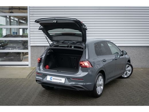 Volkswagen Golf Life Edition eHybrid | 'App-Connect' draadloze smartphone integratie | Achterbank in ongelijke de... ActivLease financial lease