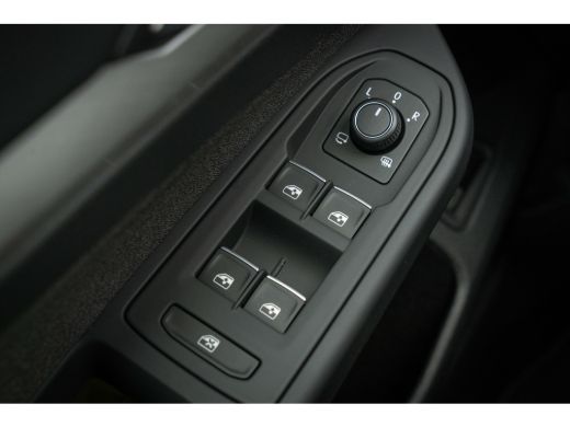 Volkswagen Golf Life Edition eHybrid | 'App-Connect' draadloze smartphone integratie | Achterbank in ongelijke de... ActivLease financial lease