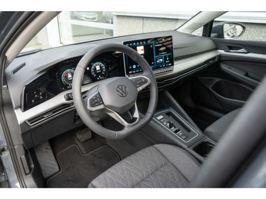 Volkswagen Golf Life Edition eHybrid | 'App-Connect' draadloze smartphone integratie | Achterbank in ongelijke de... ActivLease financial lease