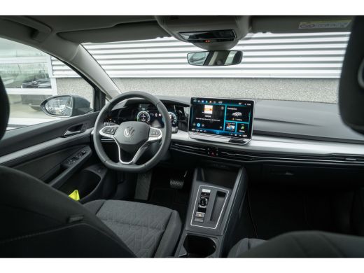 Volkswagen Golf Life Edition eHybrid | 'App-Connect' draadloze smartphone integratie | Achterbank in ongelijke de... ActivLease financial lease